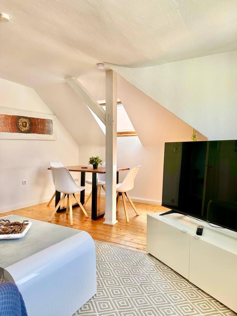 Schoenes City-Apartment Mit 2 Schlafzimmer, Parkplatz, Ruhig Und Hell, D46-Dg Oldenburg Ngoại thất bức ảnh