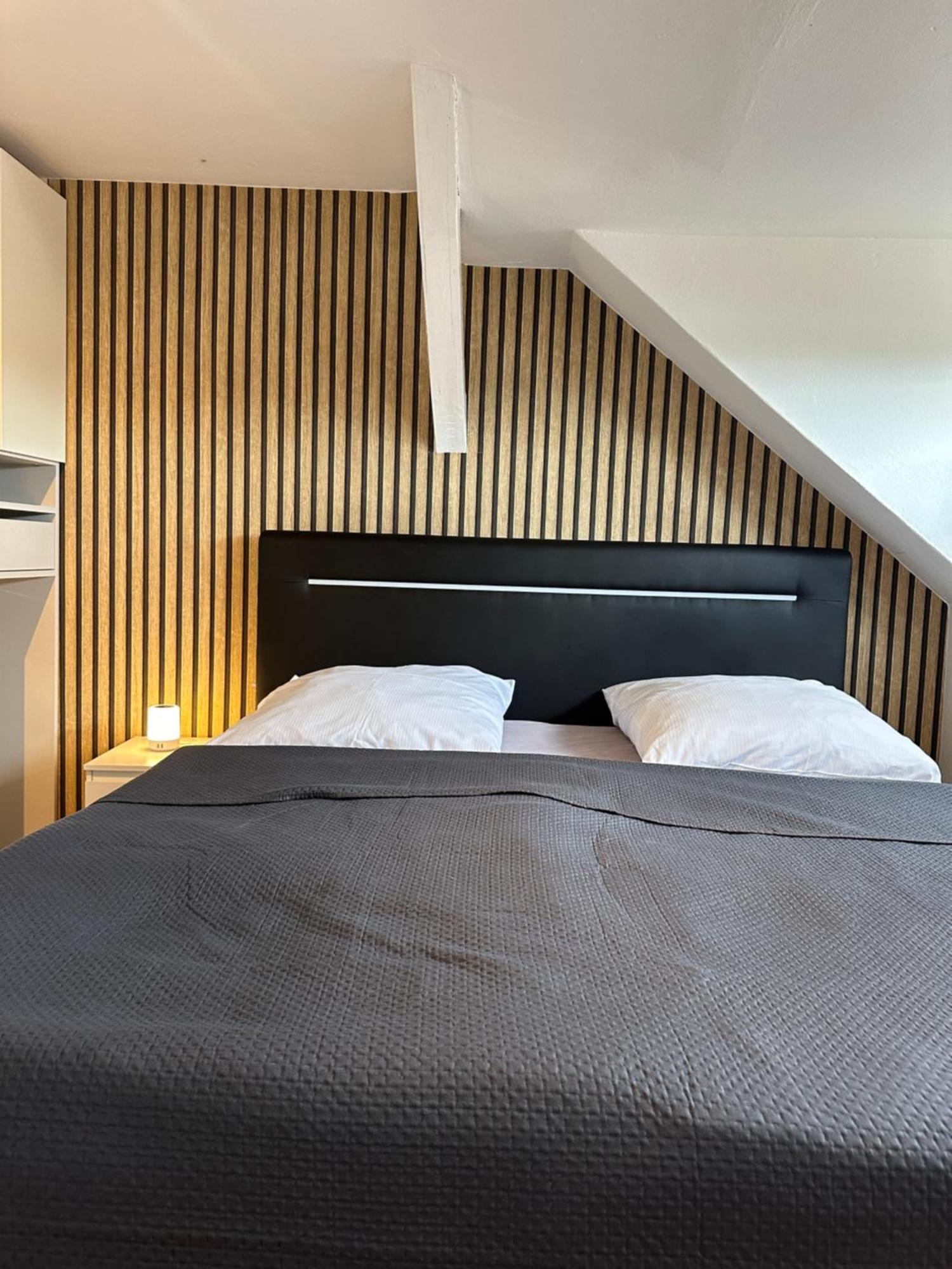 Schoenes City-Apartment Mit 2 Schlafzimmer, Parkplatz, Ruhig Und Hell, D46-Dg Oldenburg Ngoại thất bức ảnh