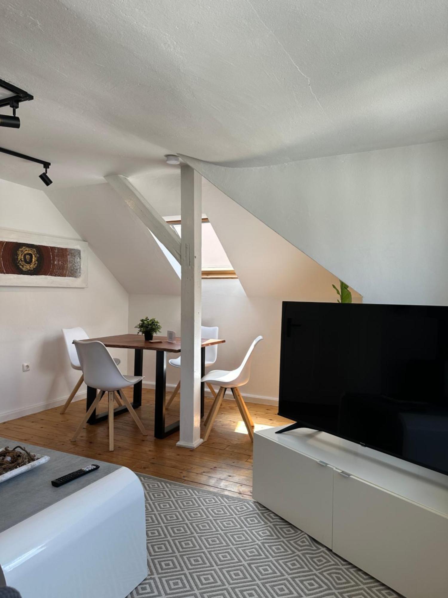 Schoenes City-Apartment Mit 2 Schlafzimmer, Parkplatz, Ruhig Und Hell, D46-Dg Oldenburg Ngoại thất bức ảnh