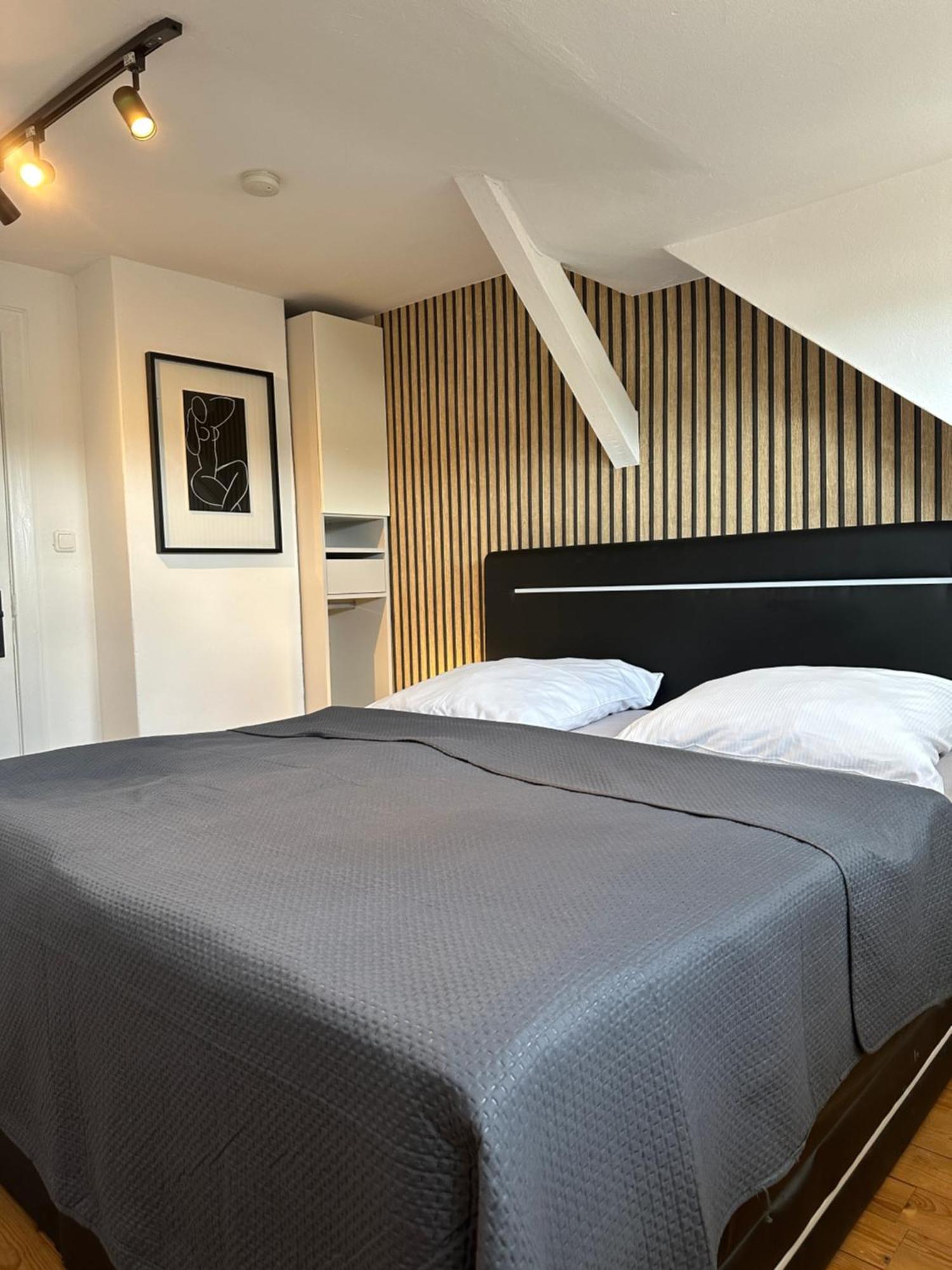 Schoenes City-Apartment Mit 2 Schlafzimmer, Parkplatz, Ruhig Und Hell, D46-Dg Oldenburg Ngoại thất bức ảnh