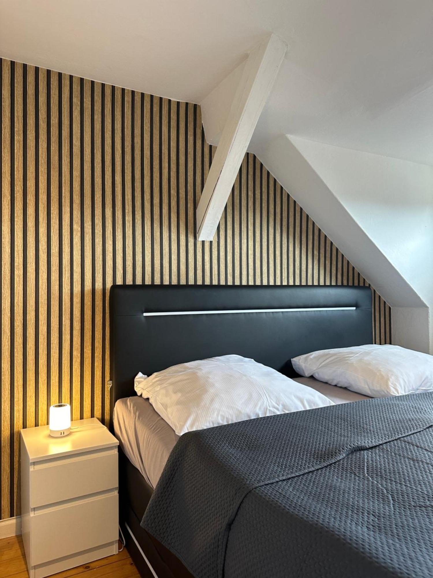 Schoenes City-Apartment Mit 2 Schlafzimmer, Parkplatz, Ruhig Und Hell, D46-Dg Oldenburg Ngoại thất bức ảnh